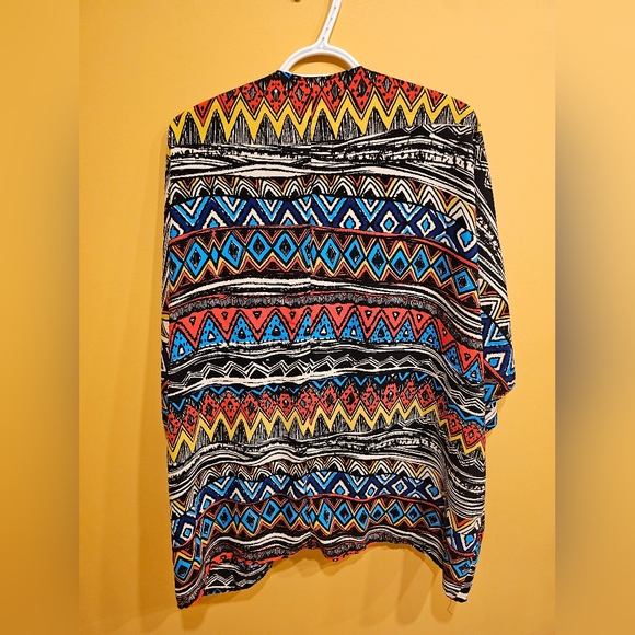 MIX AND MATCH 5/25$ Revolution & Co. Top - Picture 2 of 6